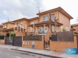 Casa (unifamiliar adosada), 230 m², cerca de bus y tren, seminuevo