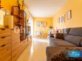 Flat, 94 m², near bus and train, almost new
