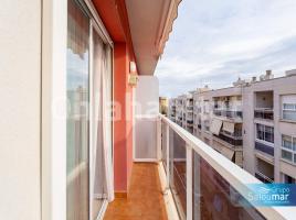 Flat, 94 m², near bus and train, almost new