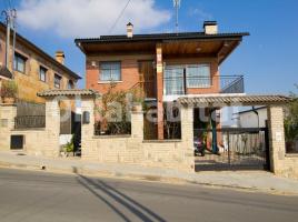 Houses (detached house), 210 m², near bus and train