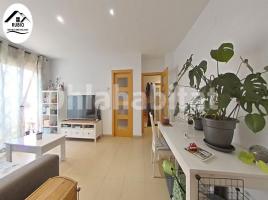 Flat, 75 m², near bus and train, almost new