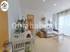 Flat, 75 m², near bus and train, almost new