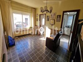 Casa (unifamiliar aislada), 301 m², cerca de bus y tren