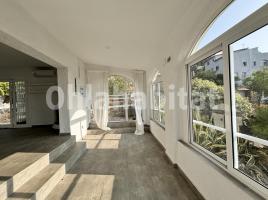  (unifamiliar aïllada), 220 m², près de bus et de train
