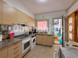 Flat, 96 m², near bus and train