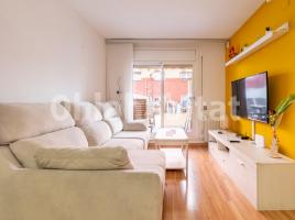 Piso, 70 m², cerca de bus y tren, Nou Barris 