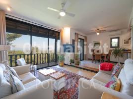 Casa (unifamiliar aislada), 264 m², cerca de bus y tren