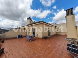 Flat, 67 m², near bus and train, almost new