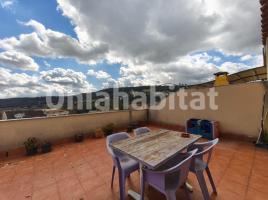 Flat, 67 m², near bus and train, almost new