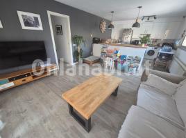 Flat, 97 m², near bus and train, almost new