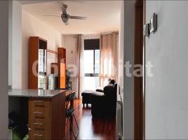 Piso, 68 m², cerca de bus y tren, seminuevo