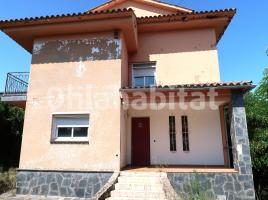 Houses (detached house), 256 m², near bus and train