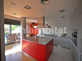 Àtic, 321 m², près de bus et de train, presque neuf