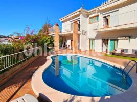 Houses (detached house), 361 m², near bus and train