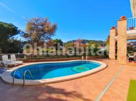 Houses (detached house), 361 m², near bus and train