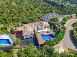 Casa (chalet / torre), 373 m², seminuevo, Calle de Zuric
