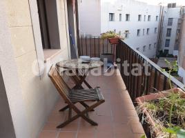 Piso, 82 m², cerca bus y metro, seminuevo