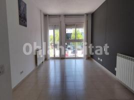 Pis, 76 m², prop de bus i tren