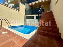 Duplex, 159 m², near bus and train, almost new