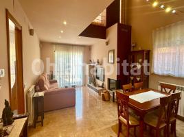 Houses (villa / tower), 268 m², almost new