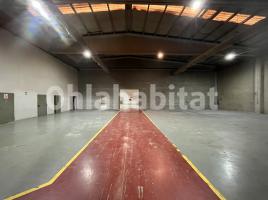 Nave industrial, 1937 m², seminuevo