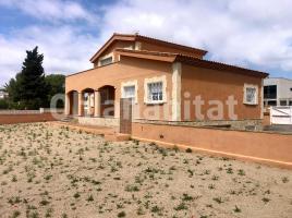 Houses (villa / tower), 325 m², near bus and train, almost new, Calle Escorpí
