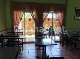 Alquiler local comercial, 132 m², cerca de bus y tren