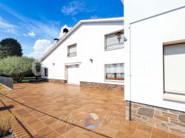 Casa (xalet / torre), 330 m²