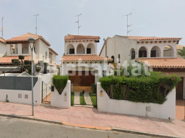 Casa (chalet / torre), 284 m², Calle dels Pirineus, 8