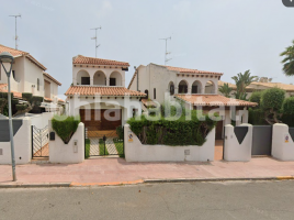 Casa (chalet / torre), 284 m², Calle dels Pirineus, 8