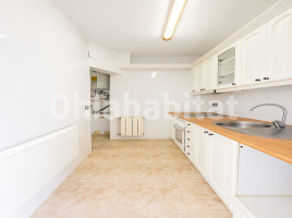 Flat, 83 m², near bus and train