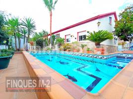 Houses (villa / tower), 322 m², Calle del Mas de l'Esquerrer