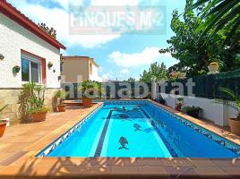 Houses (villa / tower), 322 m², Calle del Mas de l'Esquerrer