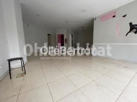 For rent business premises, 102 m², near bus and train, Avenida del Carrilet, 68