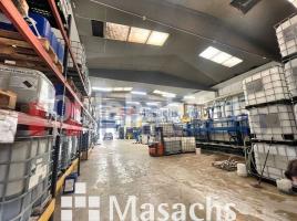 Louer , 588 m², Zona