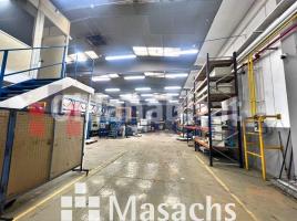 Louer , 588 m², Zona