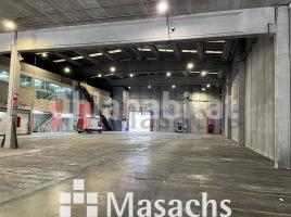 Louer , 2563 m², Zona