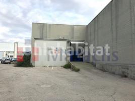 Louer , 2000 m², Zona