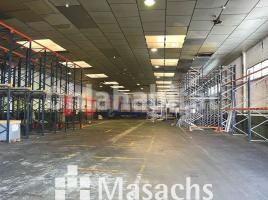 Louer , 2307 m², Zona