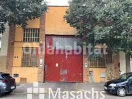 Louer , 426 m², Zona