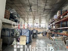 Louer , 426 m², Zona