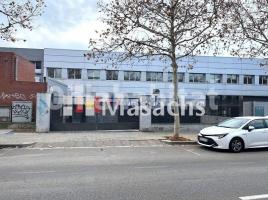 Louer , 1025 m², Zona
