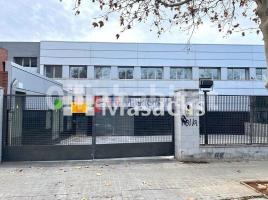 Louer , 1025 m², Zona