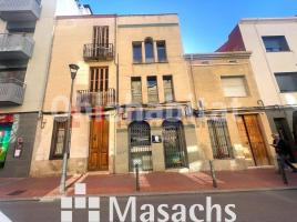 Louer , 215 m², Zona