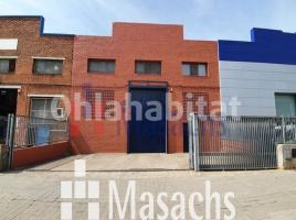 Louer , 589 m², Zona