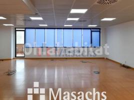 Louer , 136 m², Zona