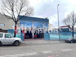 Louer , 900 m², Zona