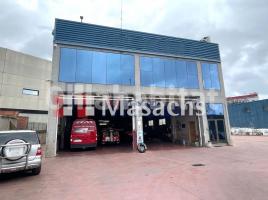 Louer , 900 m², Zona