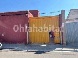 Louer , 1450 m², Zona
