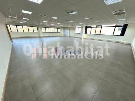 Louer , 217 m², Zona
